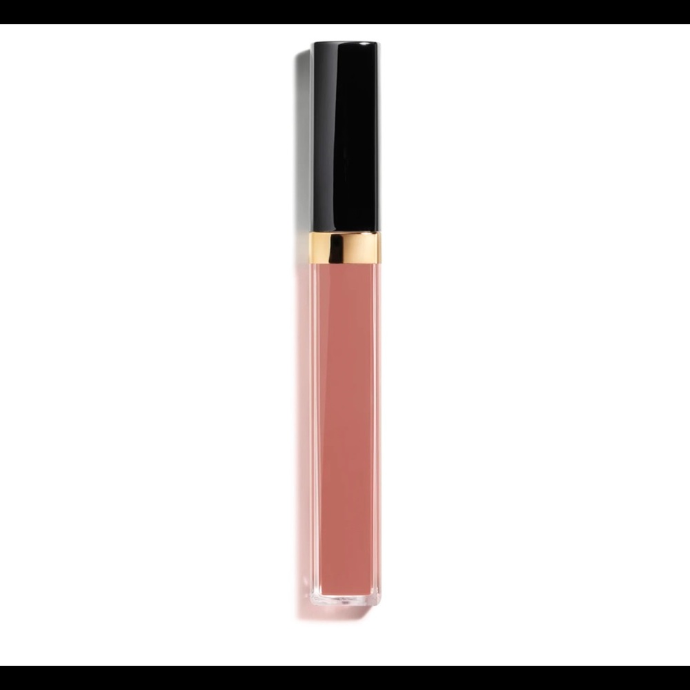 Chanel ROUGE COCO Gloss provides an intense
shine and a moisturizing texture.